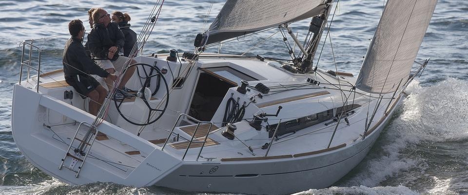 Conheça o Beneteau First 35 Carbon Edition - New